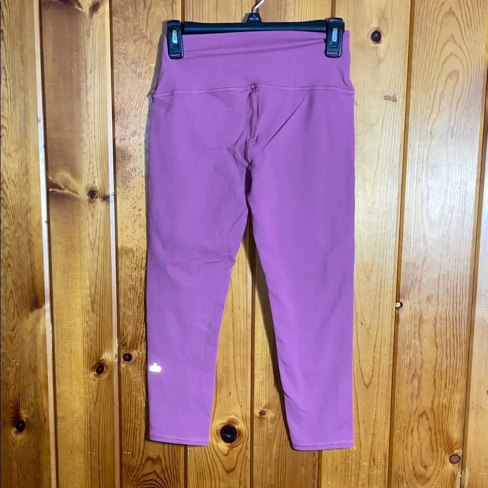 Alo yoga pink cropped leggings size medium workout gym leggings workout pants - Picture 2 of 5
